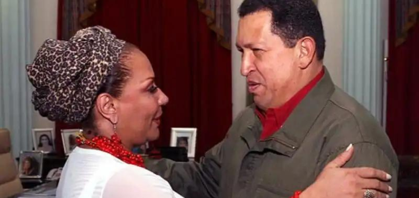 Colombian Senator Piedad Córdoba being greeted by Venezuelan President Hugo Chávez