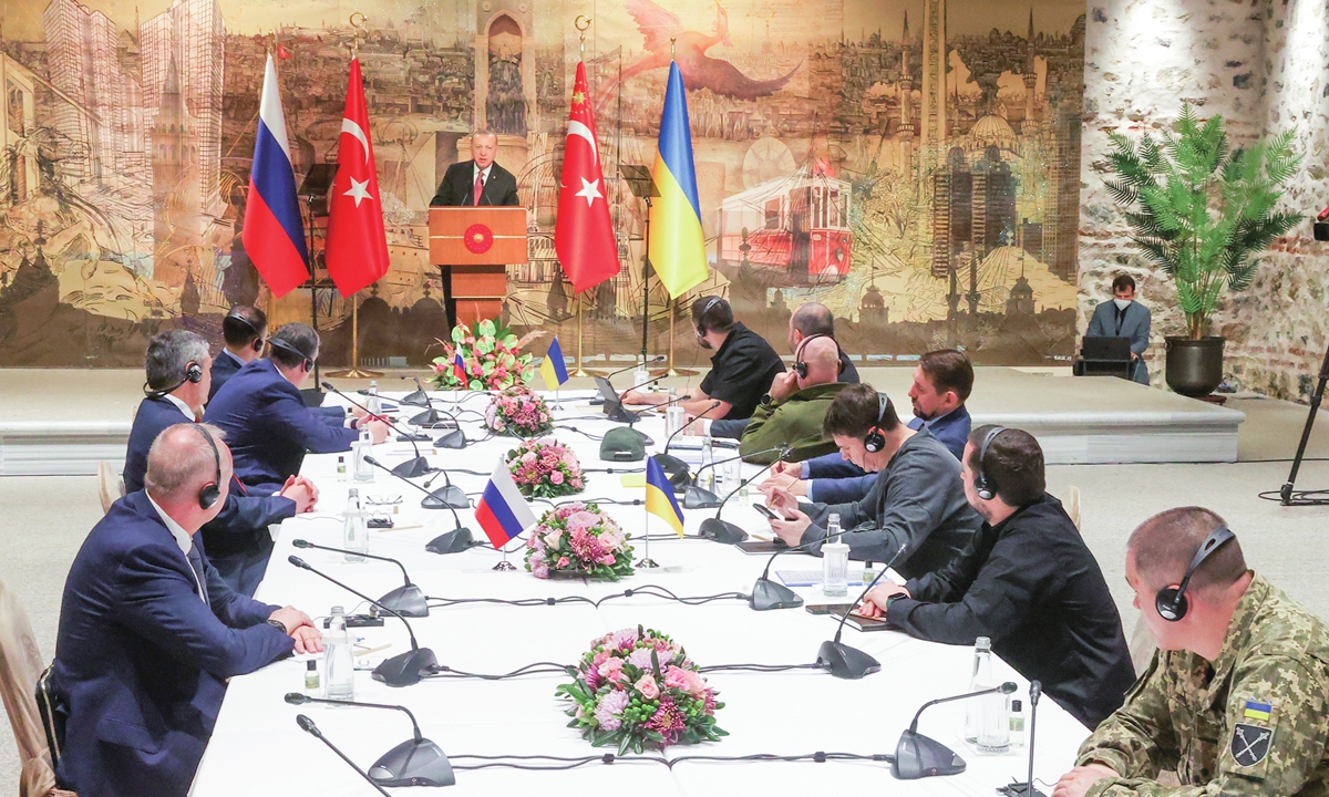 West Must Stop Blocking Ukraine-Russia Negotiations