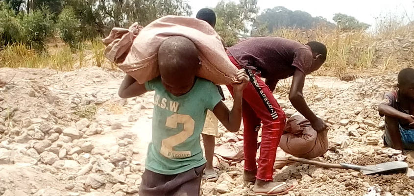 Children mining in Congo