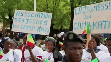 Thousands of Malians demonstrate in support of the government’s fight against terror groups