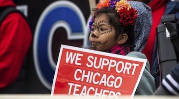 Striking Chicago Teachers Refused to Give in, Condemn Mayor’s Austerity Budget