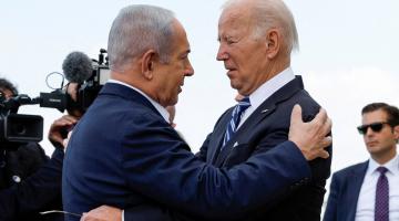  Biden is welcomed by Israeli Prime Minster Benjamin Netanyahu, as he visits Israel amid the ongoing conflict between Israel and Hamas, in Tel Aviv, Israel, October 18, 2023. REUTERS/Evelyn Hockstein