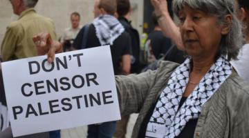 Protester holding up sign saying "Don't censor Palestine"